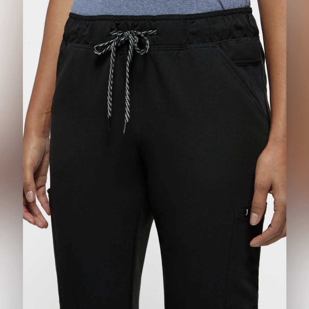 Jaanuu Women's Mesh-Enhanced Jogger Pant - Black